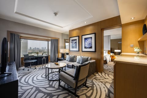 Executive Suite, 1 King Bed (Club King) | Minibar, in-room safe, desk, laptop workspace