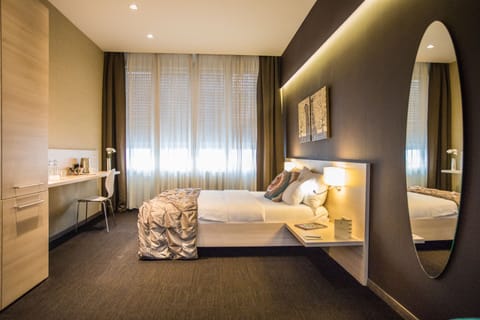 Royal Suite, Non Smoking, City View | Premium bedding, minibar, in-room safe, desk