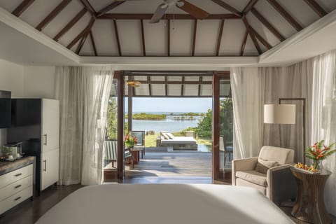 Villa, 1 King Bed, Private Pool, Oceanfront | Hypo-allergenic bedding, down comforters, pillowtop beds, minibar