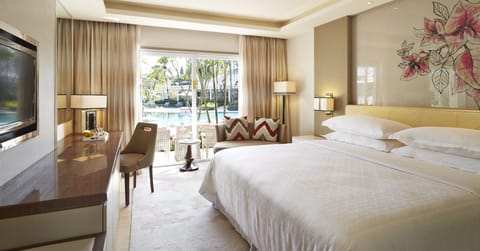 Deluxe Room, Pool Access | Premium bedding, down comforters, pillowtop beds, minibar