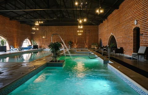 4 indoor pools