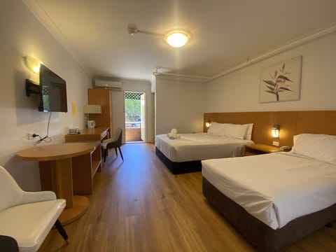 Deluxe Triple Room, 1 Bedroom, Balcony | Premium bedding, pillowtop beds, minibar, in-room safe