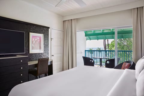 Ocean View Room, Guest room | Minibar, in-room safe, desk, blackout drapes