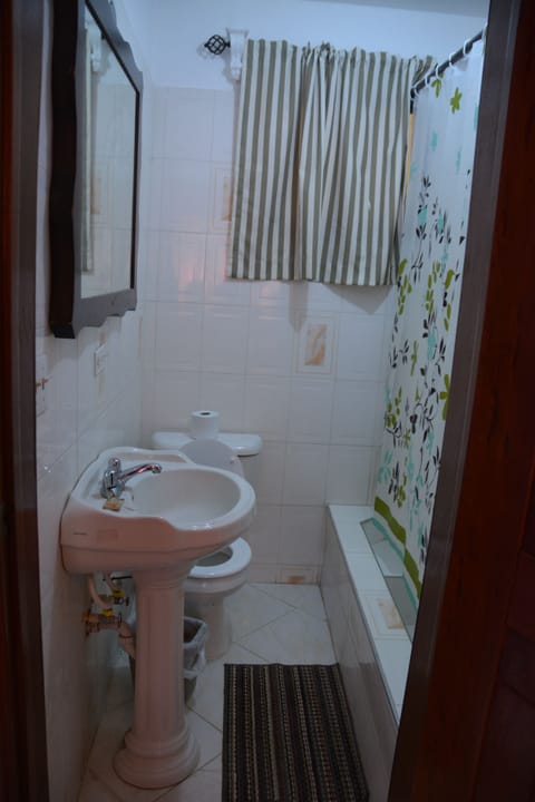 Separate tub and shower, deep soaking tub, free toiletries, hair dryer