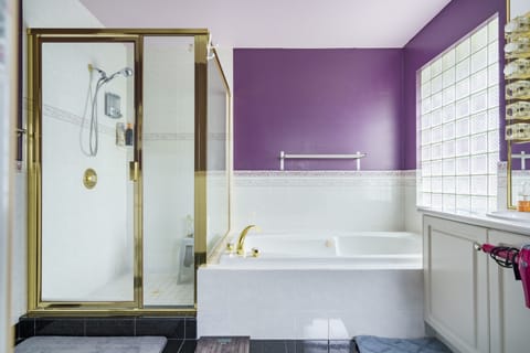 Room, 1 King Bed | Bathroom | Free toiletries, hair dryer, heated floors, towels