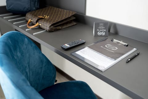 Hypo-allergenic bedding, minibar, in-room safe, desk