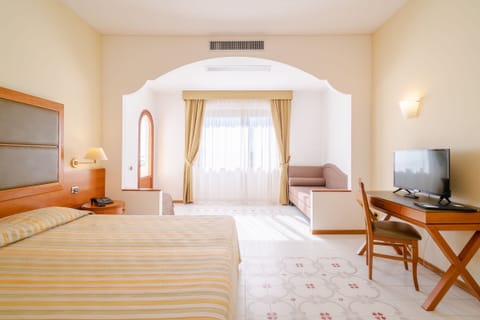 Junior Suite | Premium bedding, minibar, in-room safe, desk