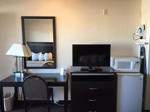 1 bedroom, in-room safe, desk, iron/ironing board