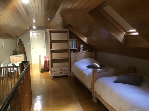 Family Room | Desk, cribs/infant beds, rollaway beds, free WiFi