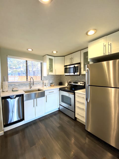 Condo, 1 Bedroom, Lake View | Private kitchen | Microwave, coffee/tea maker