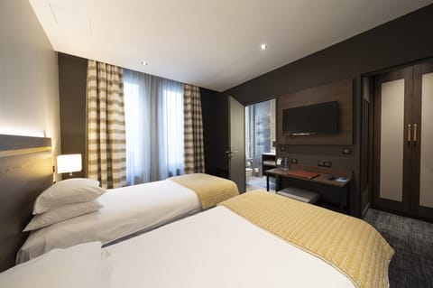 Economy Twin Room | In-room safe, desk, iron/ironing board, free WiFi