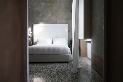 Deluxe Suite, Sauna, City View (Carta da Zucchero) | Frette Italian sheets, premium bedding, down comforters, pillowtop beds