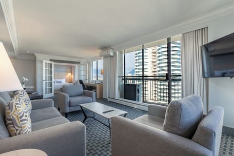 Premium Suite | Egyptian cotton sheets, premium bedding, pillowtop beds, in-room safe