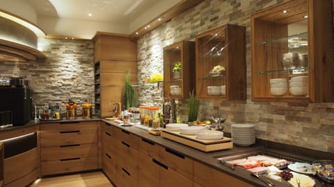 Daily cooked-to-order breakfast (EUR 15 per person)