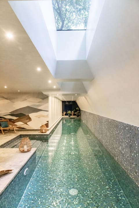 Indoor pool, sun loungers