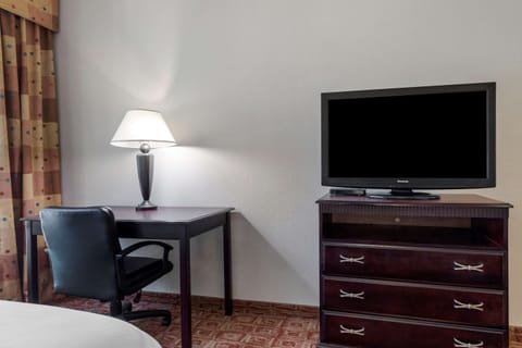 Suite, Multiple Beds, Non Smoking | Desk, blackout drapes, iron/ironing board, free WiFi