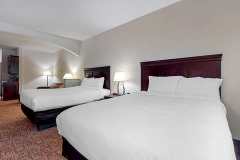 Suite, Multiple Beds, Non Smoking | Desk, blackout drapes, iron/ironing board, free WiFi