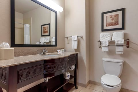 Suite, Multiple Beds, Non Smoking | Bathroom | Combined shower/tub, free toiletries, hair dryer, towels