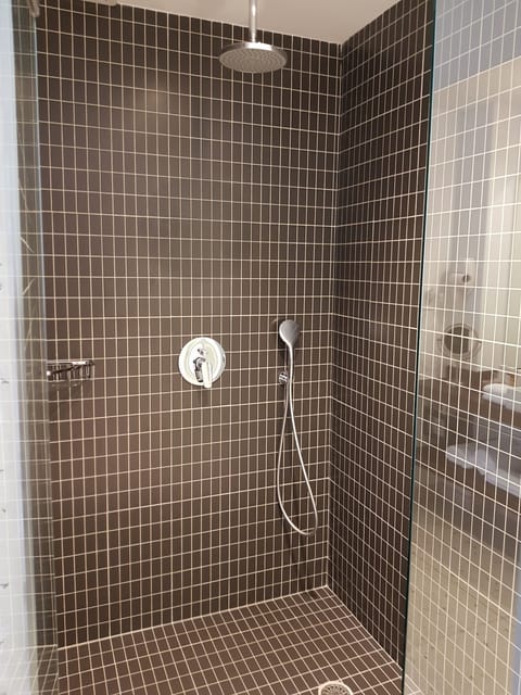 Standard Room | Bathroom shower