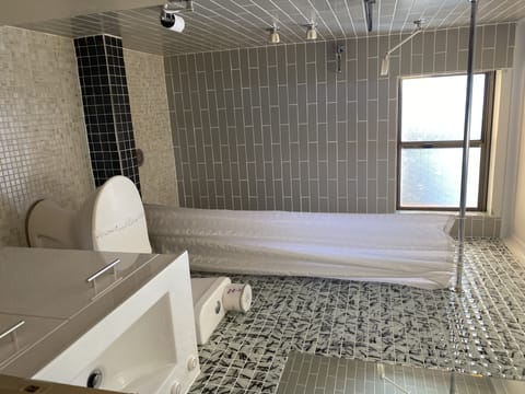 Standard Room (for 6) | Bathroom | Shower, towels