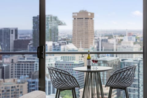 1 Bedroom Altitude Suite | Balcony