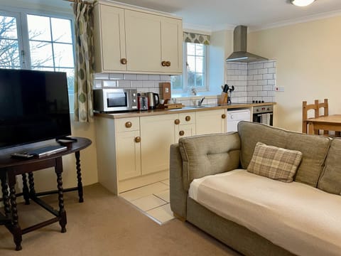 Family Cottage, Ensuite (Pendragon CottageHengroen) | Lounge