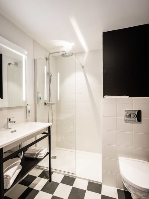 Standard Room, 1 Double Bed with Sofa bed | Bathroom | Rainfall showerhead, eco-friendly toiletries, hair dryer, towels