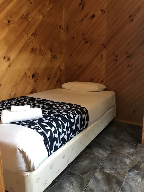 Tourist Cabin 3 Berth | 2 bedrooms, free WiFi