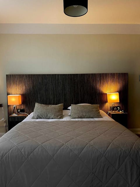 Double Room, Lake View | Desk, blackout drapes, soundproofing, iron/ironing board