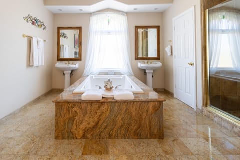 Deluxe Room, Ensuite (Vineyard View Deluxe Suit) | Bathroom