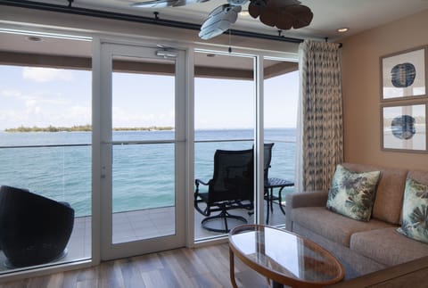 Suite (Dockside) | Living room | 42-inch flat-screen TV with cable channels, TV