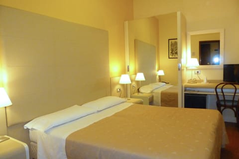 Junior Double Room | Hypo-allergenic bedding, minibar, in-room safe, desk