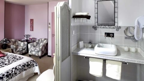 Comfort Double Room (Baroque) | Bathroom sink