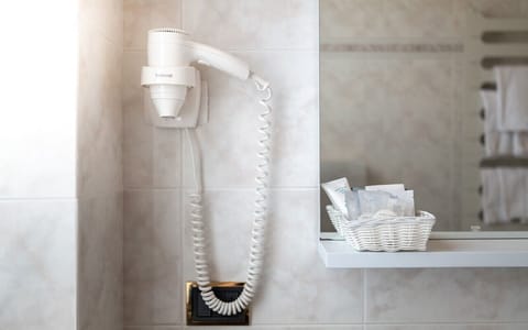 Superior Triple Room, Balcony | Bathroom | Shower, free toiletries, hair dryer, bidet