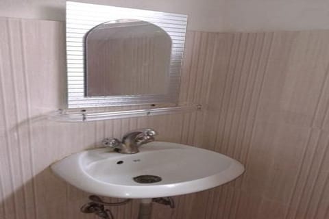 Standard Double Room | Bathroom sink