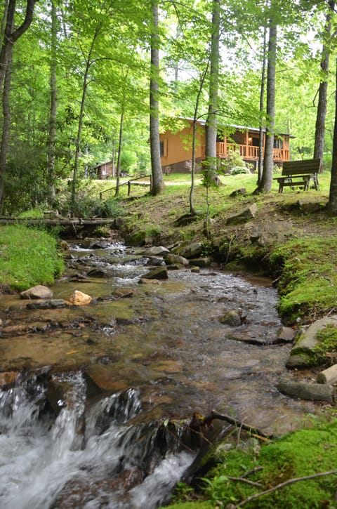 Cabin, 2 Bedrooms, Jetted Tub (Panther Creek Lodge) | 4 bedrooms, individually decorated, individually furnished, bed sheets