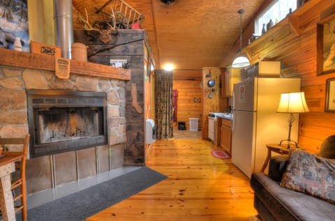 Cabin, 1 Bedroom (Wolf Ledge at Ponderosa) | 4 bedrooms, individually decorated, individually furnished, bed sheets