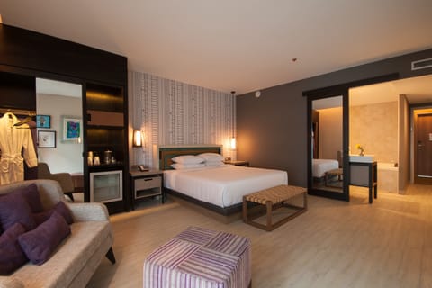 Deluxe Suite, 1 King Bed | Premium bedding, minibar, in-room safe, individually decorated