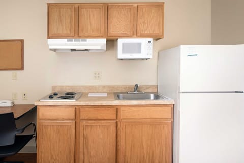 Standard Studio, Non Smoking, Refrigerator & Microwave | In-room dining