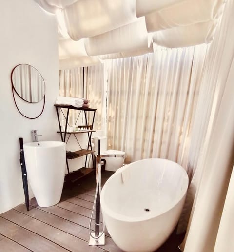 Beach Front Suite | Bathroom | Slippers, towels