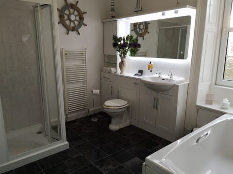 Standard Double Room, Ensuite | Bathroom