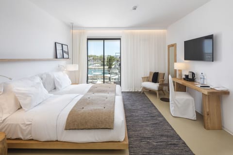 Superior Double or Twin Room, Marina View | Minibar, in-room safe, individually furnished, desk