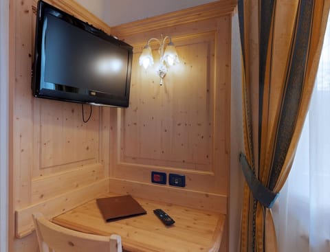 Standard Double or Twin Room | In-room safe, desk, soundproofing, WiFi