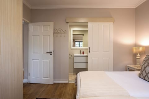  Vino Apartment | 2 bedrooms, premium bedding, in-room safe, iron/ironing board