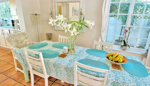 Hout Bay Beach Cottage | Dining