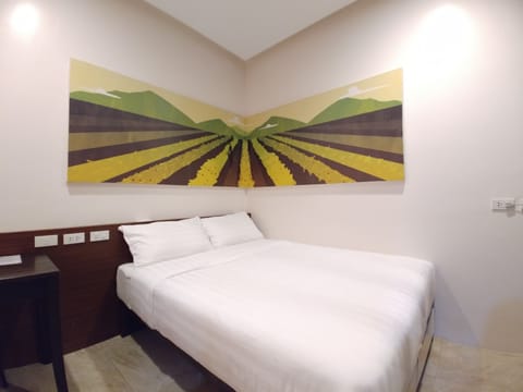 Studio, 1 Queen Bed, Smoking, Balcony | Premium bedding, down comforters, minibar, in-room safe