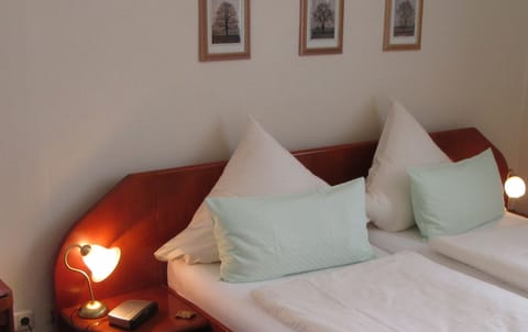 Double Room | Desk, free WiFi, bed sheets