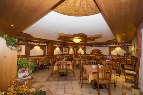 Breakfast, lunch, dinner served; international cuisine