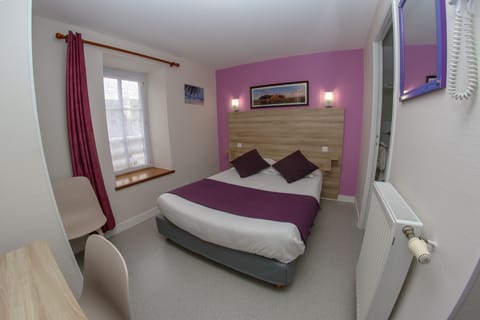 Double Room | Hypo-allergenic bedding, desk, blackout drapes, soundproofing