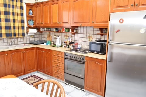 Villa, 3 Bedrooms | Private kitchen | Fridge, oven, coffee/tea maker, electric kettle